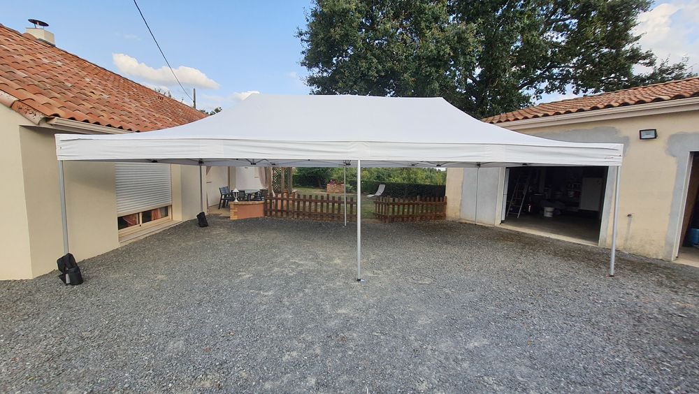 barnum blanc de 8 x 4 m&egrave;tres (tente de r&eacute;ception) Jardin