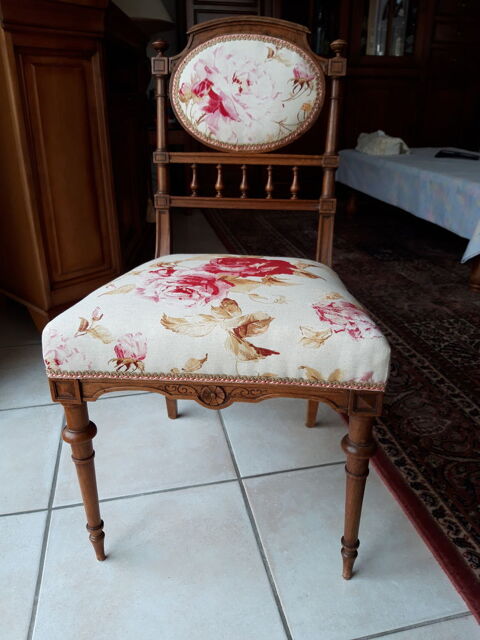 petite chaise ancienne 49 Sn (56)