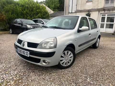 Renault clio ii CLIO 1.2 16V 75 - PREMI&Egrave;RE MAIN -