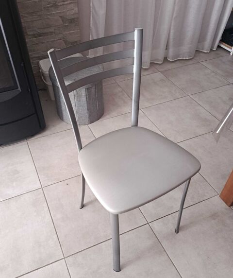 chaises grises de cuisine ou salle à  manger 62 Géovreissiat (01)