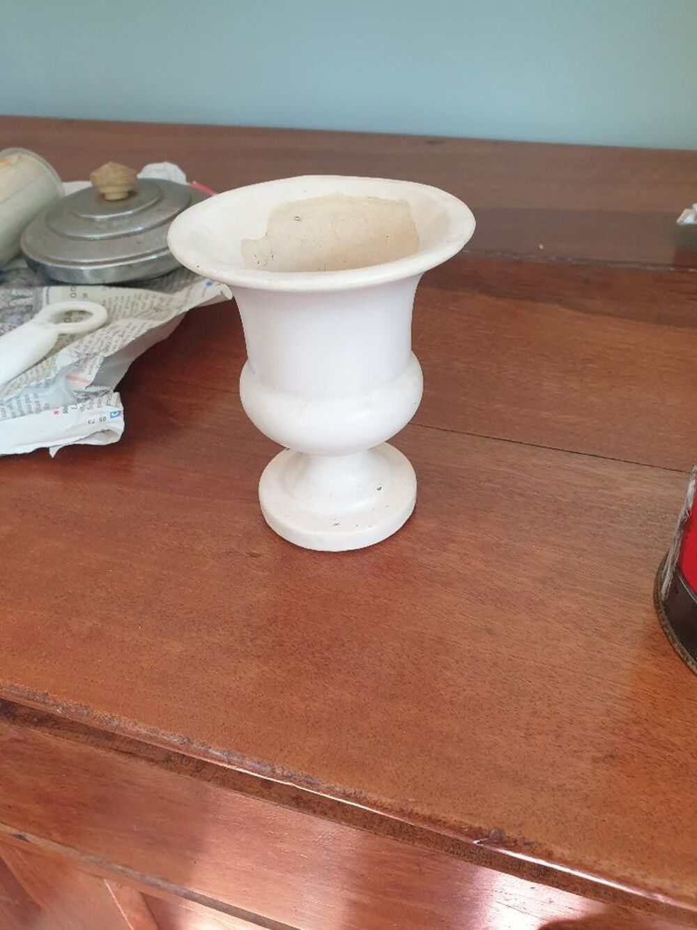 Petit pot, vase en alb&acirc;tre blanc
Décoration