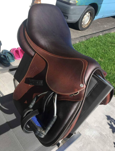 Selle a cheval antarès classique 17 2300 44000 Nantes
