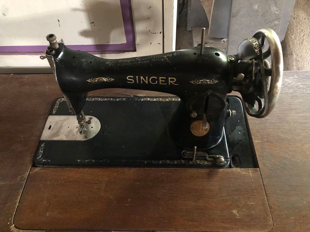 Machine ancienne &agrave; coudre singer 
