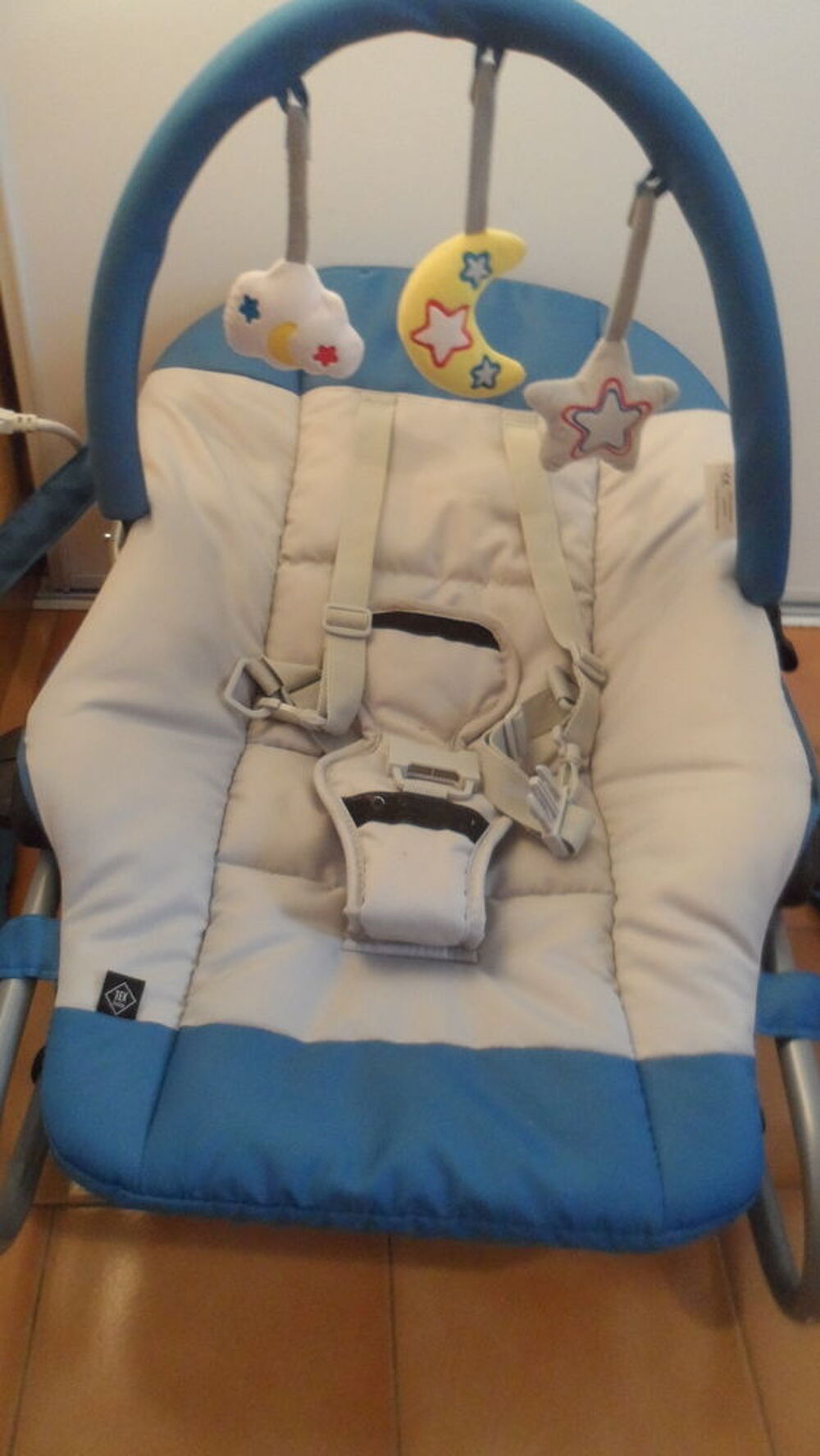 Lit enfant + matelas 
Lit b&eacute;b&eacute; parapluie
Relax pour b&eacute;b&eacute; Mobilier enfants