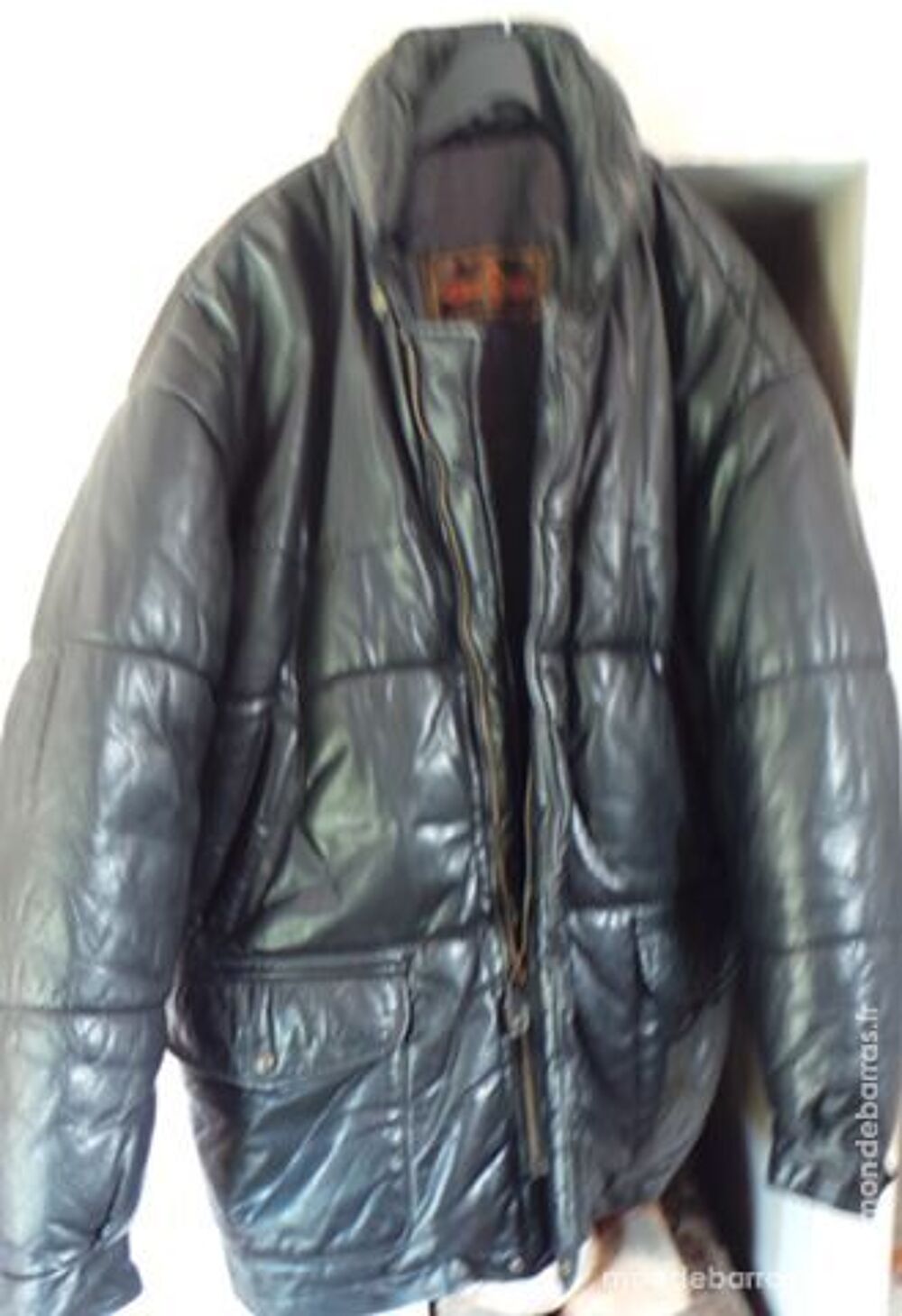 Veste doudoune en cuir taille M Vêtements