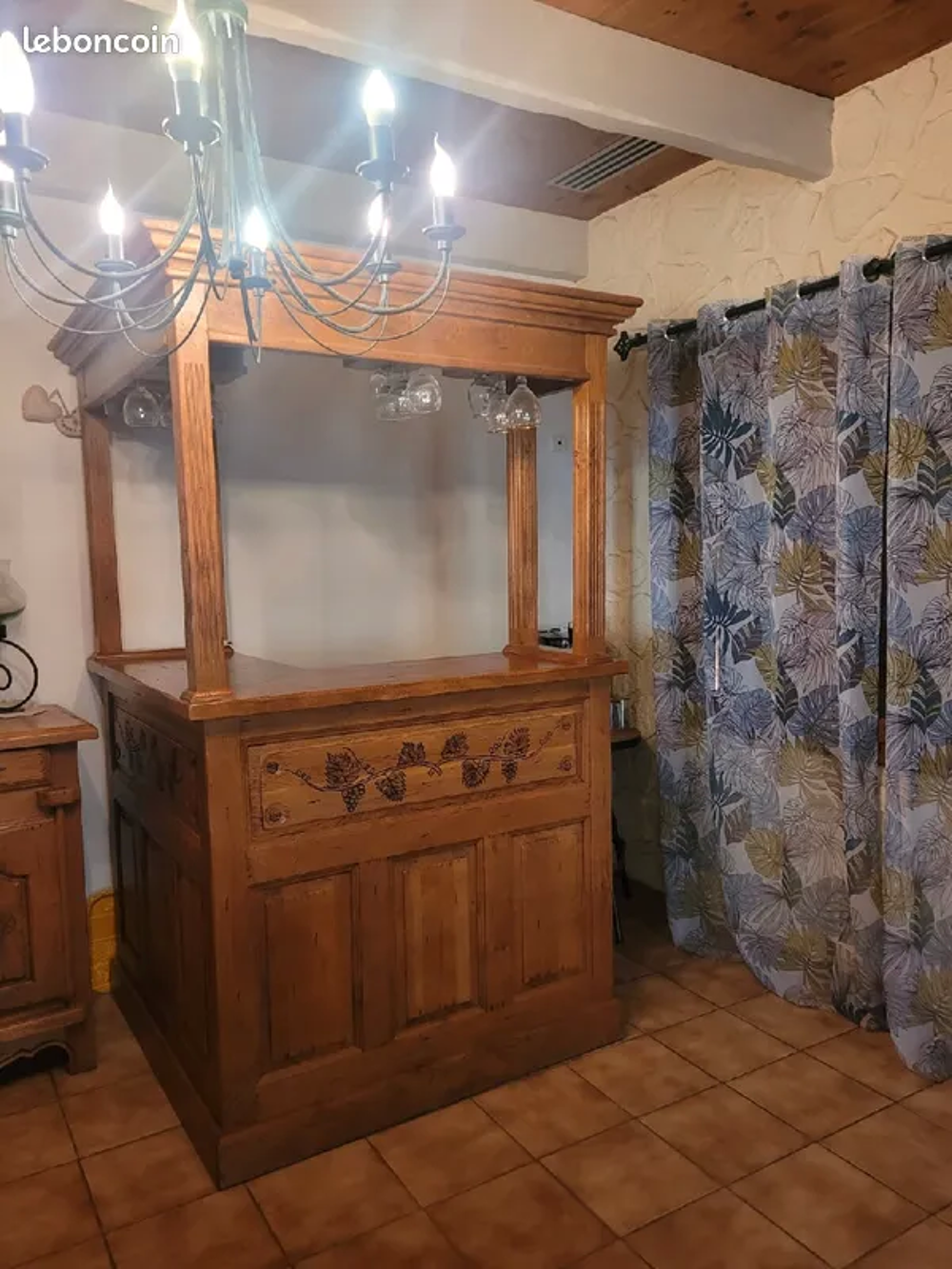 MEUBLES DE STYLE CAMPAGNARD EN CHENE MASSIF (TBE) 
dispo Meubles