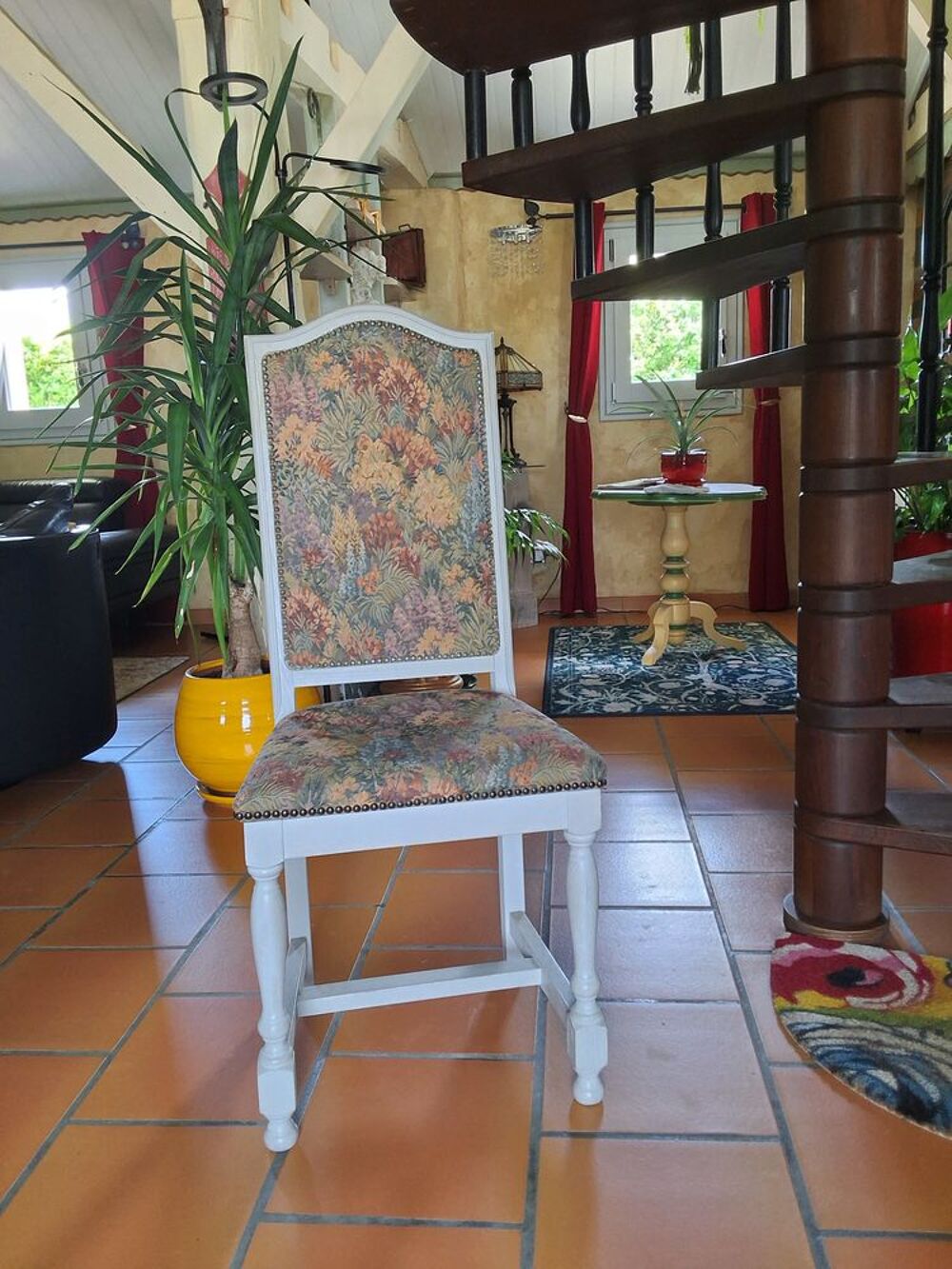 Chaise bois tapiss&eacute;e motif floral Meubles