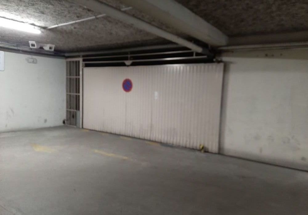Location Parking/Garage Garage Box, fermé 13 m², Saint-Priest, Centre du village Saint-priest