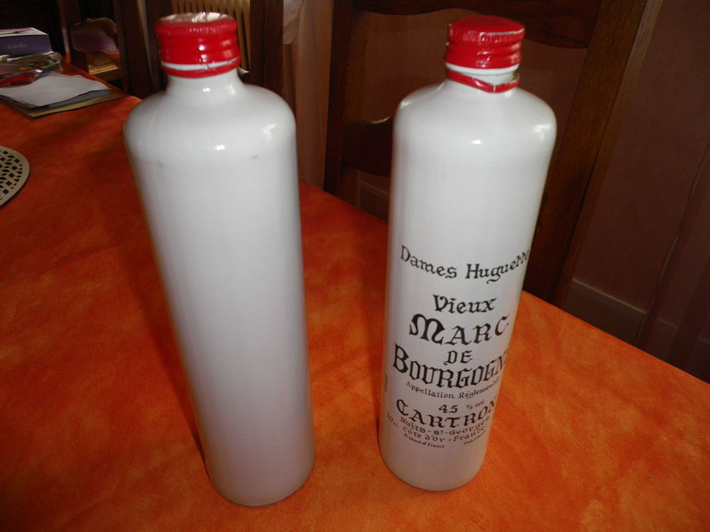 2 bouteilles digestifs Cuisine