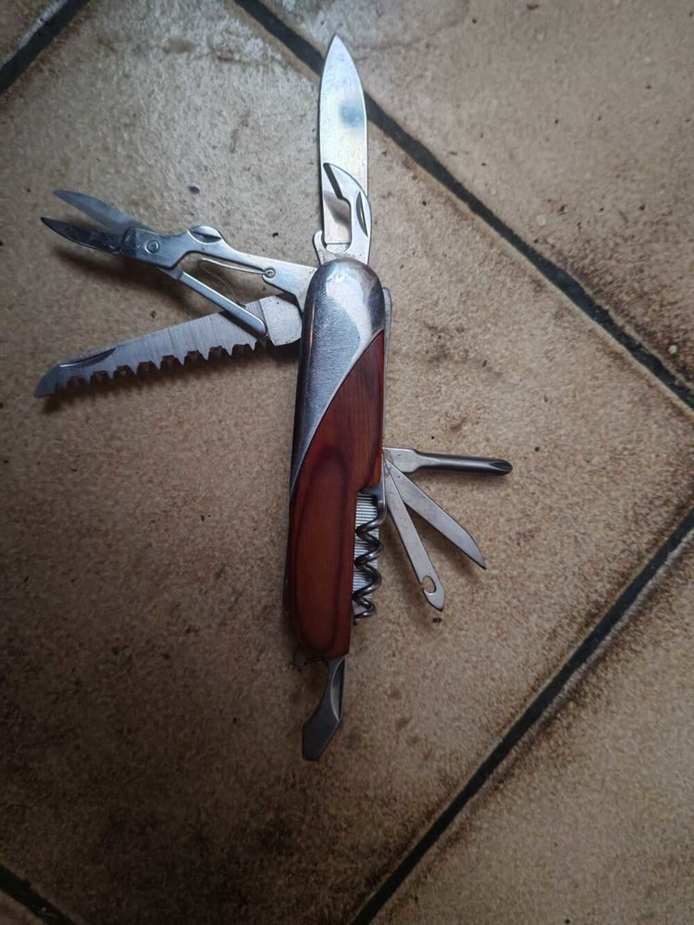 couteau multifonctions Bricolage