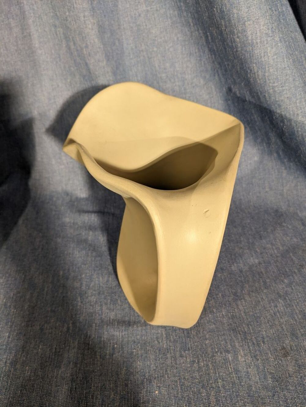 Ancien vase de 1956 sign&eacute; CERAMIDI qui n'a pas &eacute;t&eacute; &eacute;maill&eacute;. Décoration