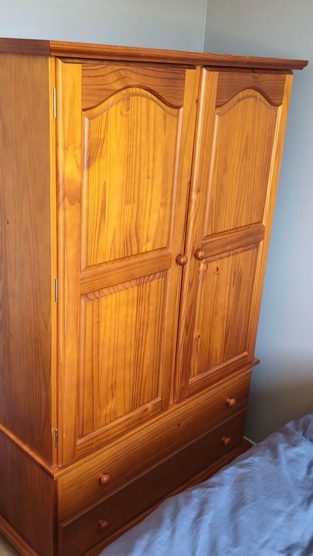 Armoire + meuble de rangement en pin massif Meubles