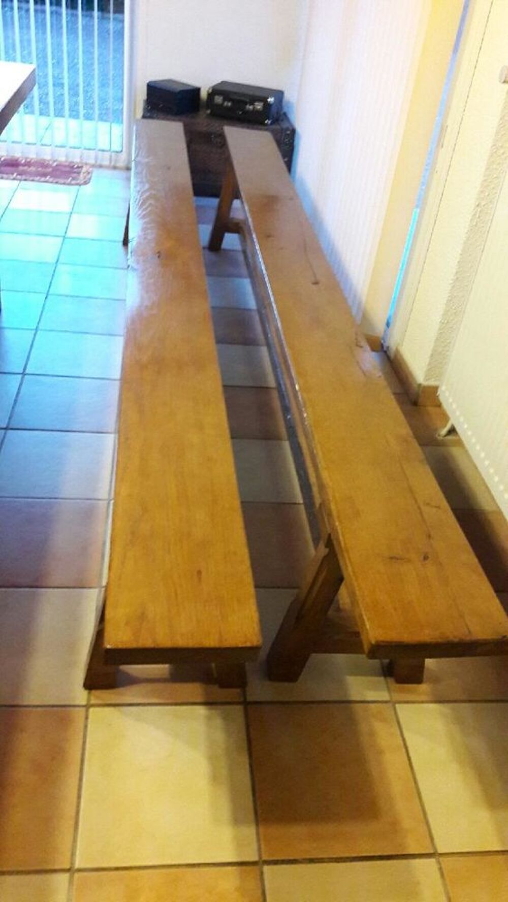 LOT DE 2 BANCS EN BOIS Meubles