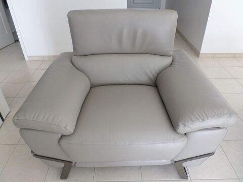 canap� et son fauteuil en cuir gris relax neuf. 3000 Champagn�-les-Marais (85)