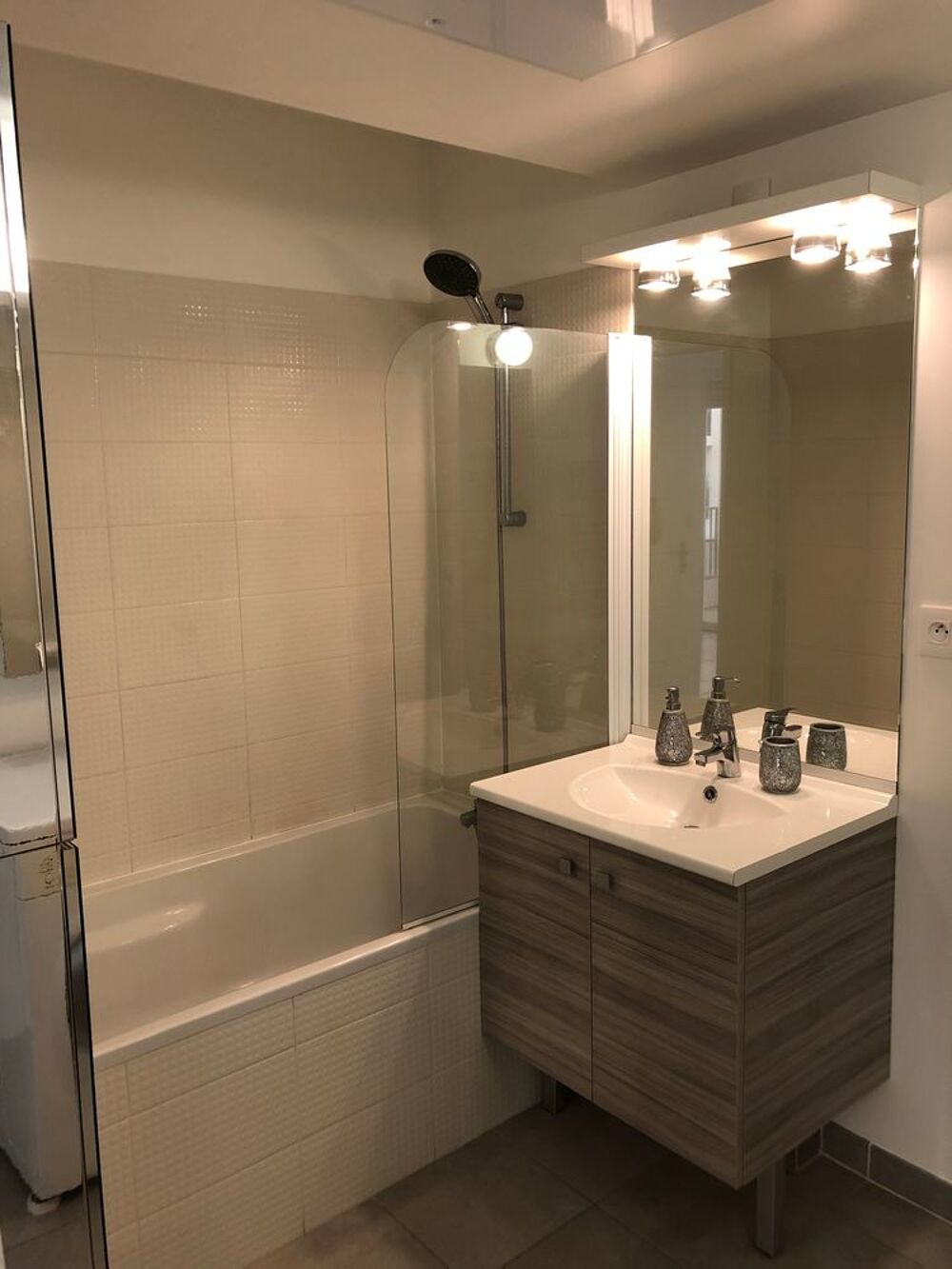 Location Appartement Superbe T2 meublé récent avec terrasse de 15 m², Toulon
