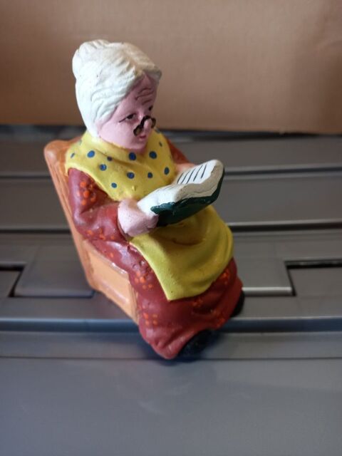 Figurine grand-mère en céramique vintage 8 Villiers (86)