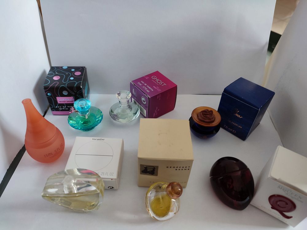7 Miniatures de parfum diverses 