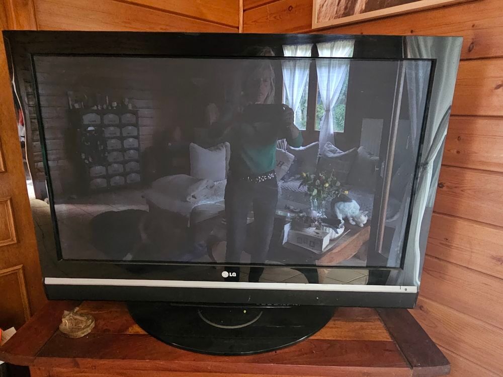 En UN LOT : TV LG 106 cm -DVD Samsung- DIVX LG Photos/Video/TV