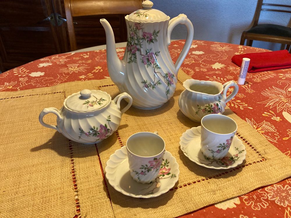 Service &agrave; caf&eacute; en porcelaine 9 pi&egrave;ces Décoration