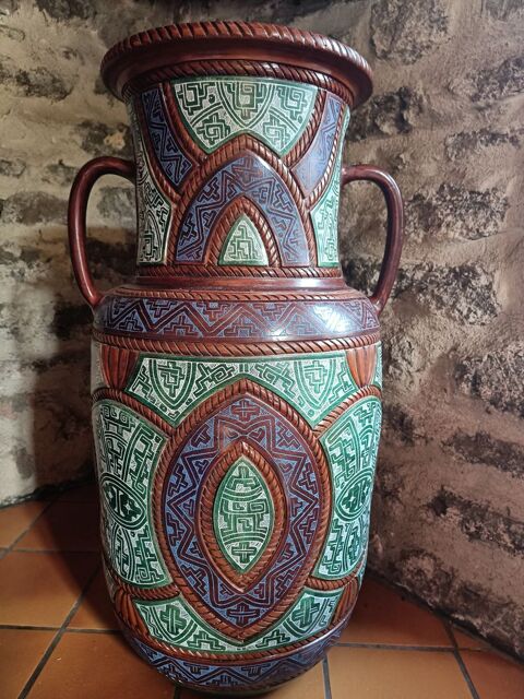 vase en terre cuite de l'�le de Maraj�. Br�sil Amazonie 290 Saint-Jean-de-Nay (43)