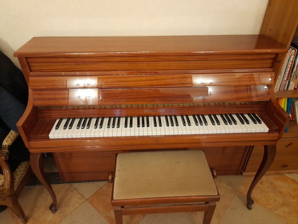 Piano droit Rippen tr&egrave;s bon &eacute;tat Instruments de musique
