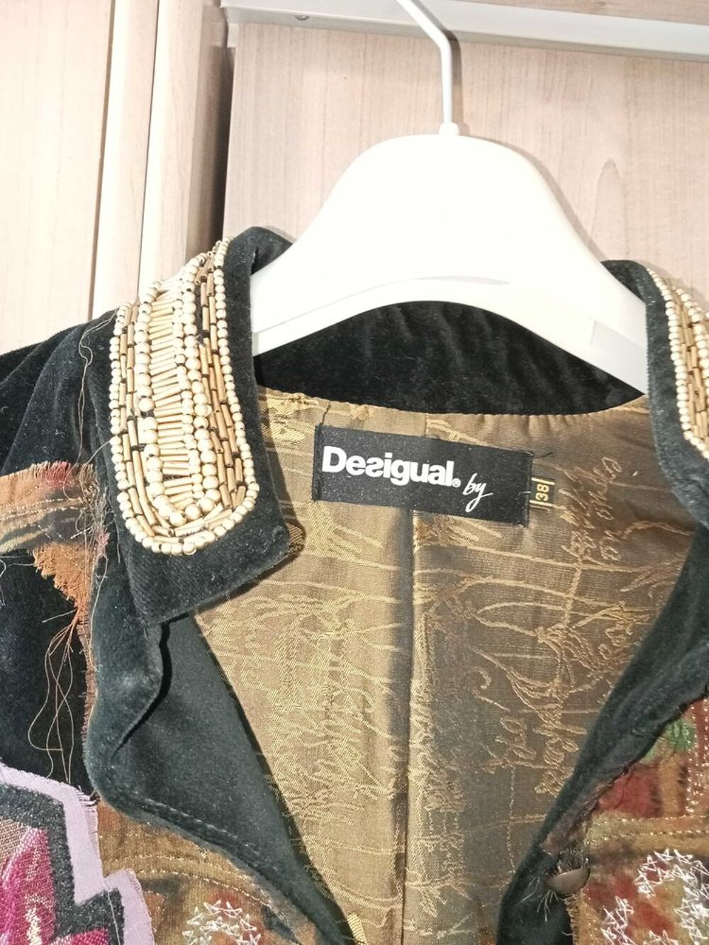 Veste femme taille 44 , avec sac &agrave; main. Vêtements