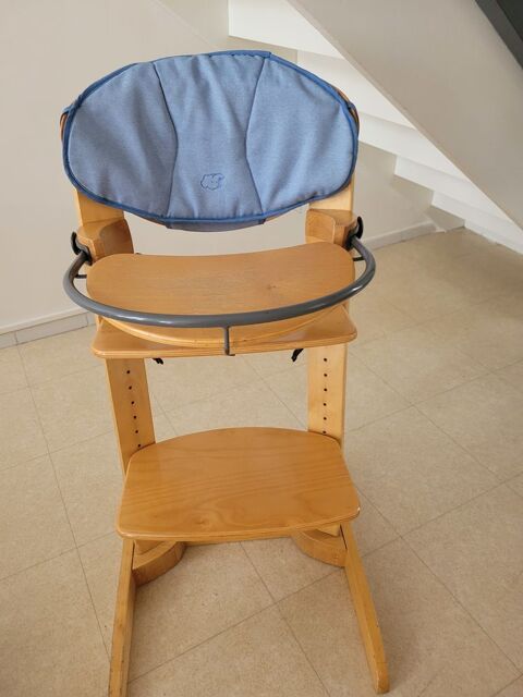 Siège de Table pour Bébé, Chaise Haute Portable avec Dossier Haut et  Harnais de Sécurité, Chaise de Table Pliable pour Enfant avec Sac de  Transport (Brun clair) : : Jardin