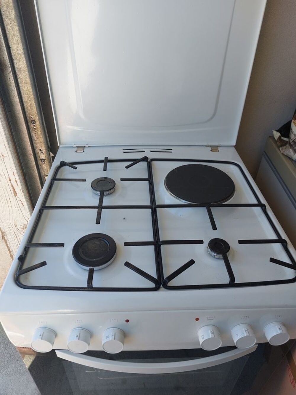 gaziniere &agrave; gaz avec four &eacute;lectrique Electroménager