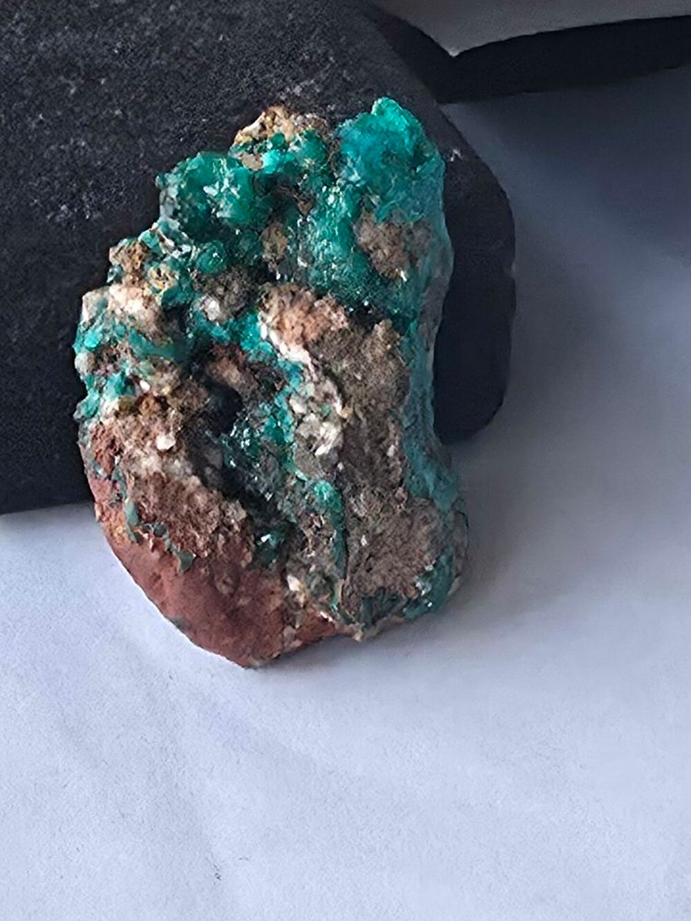 Superbe Dioptase-Cristaux Vert Emeraude Intenses-Katanga RDC-35g 