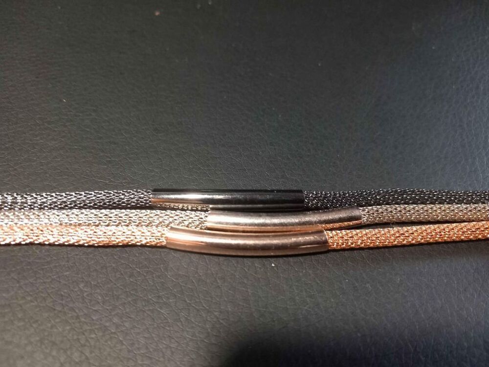 Bracelet aimant&eacute; 3 couleurs Bijoux et montres