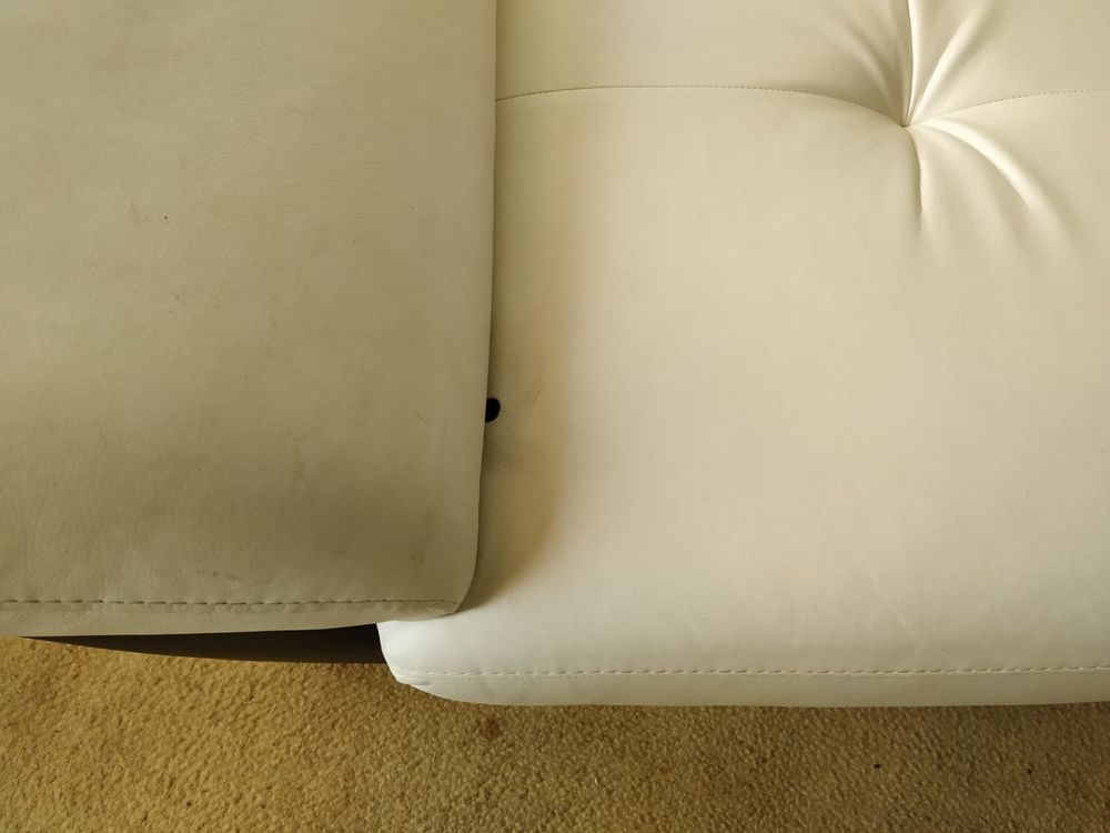 Canap&eacute; en cuir+ 1 fauteuil Meubles