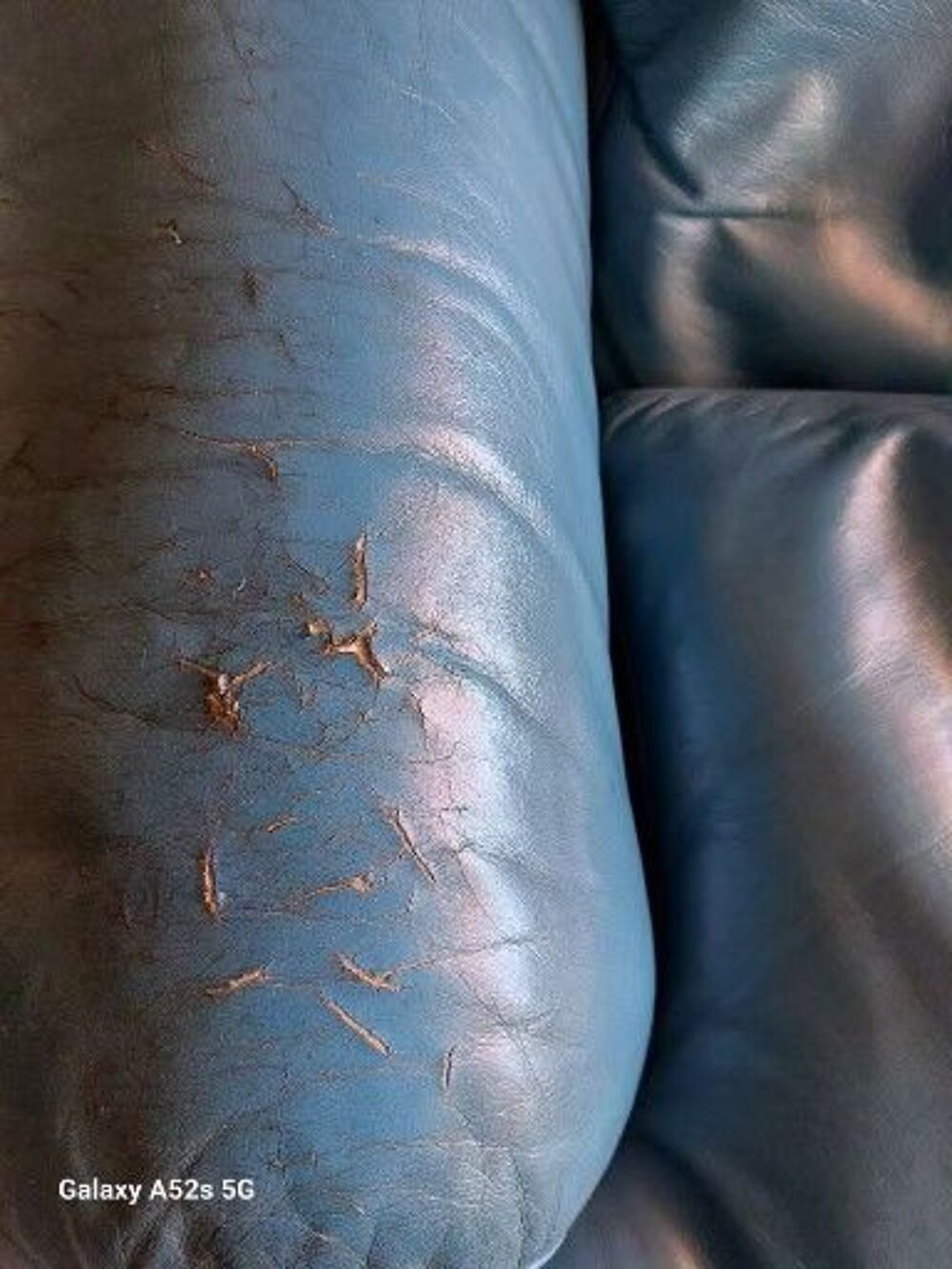 2 fauteuils club, garnis plume (ou duvet) fermeture &eacute;clair
Meubles