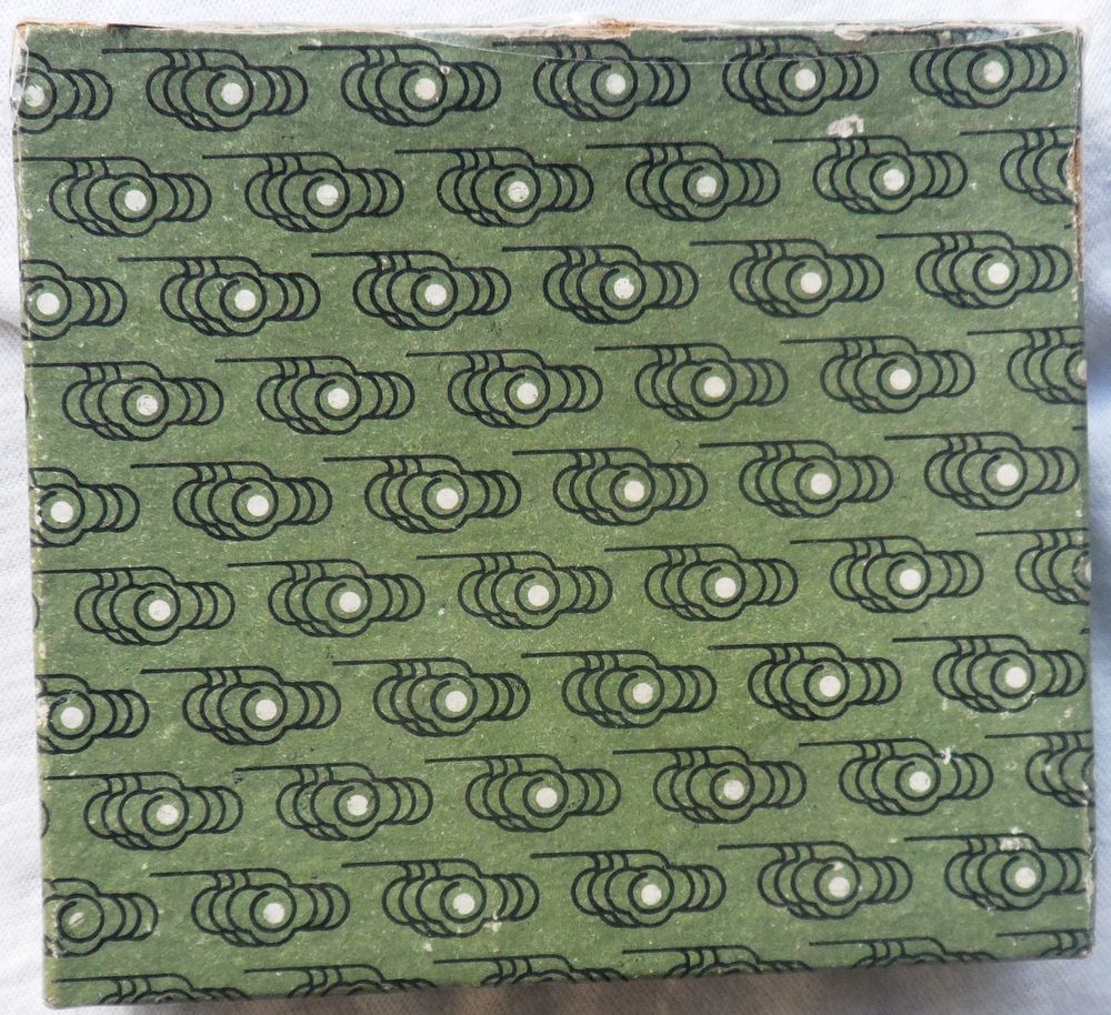 Coffret ancien de 12 d&eacute;s &agrave; coudre m&eacute;talliques Asiatique neuf Décoration