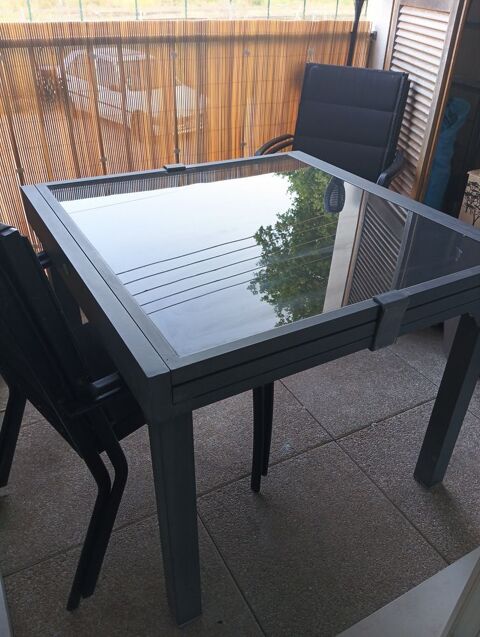 Table extensible et 4 chaises de jardin Hesperide Aigues-Mortes (30)