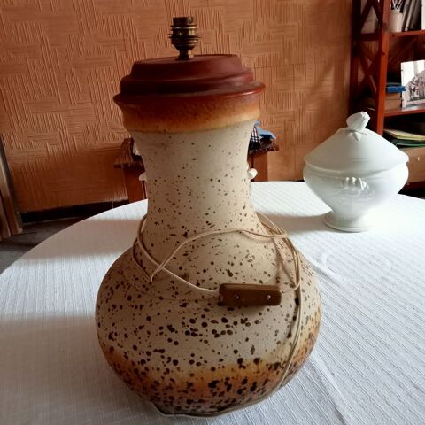 Superbe pied de lampe en céramique Saint-Laurs (79)