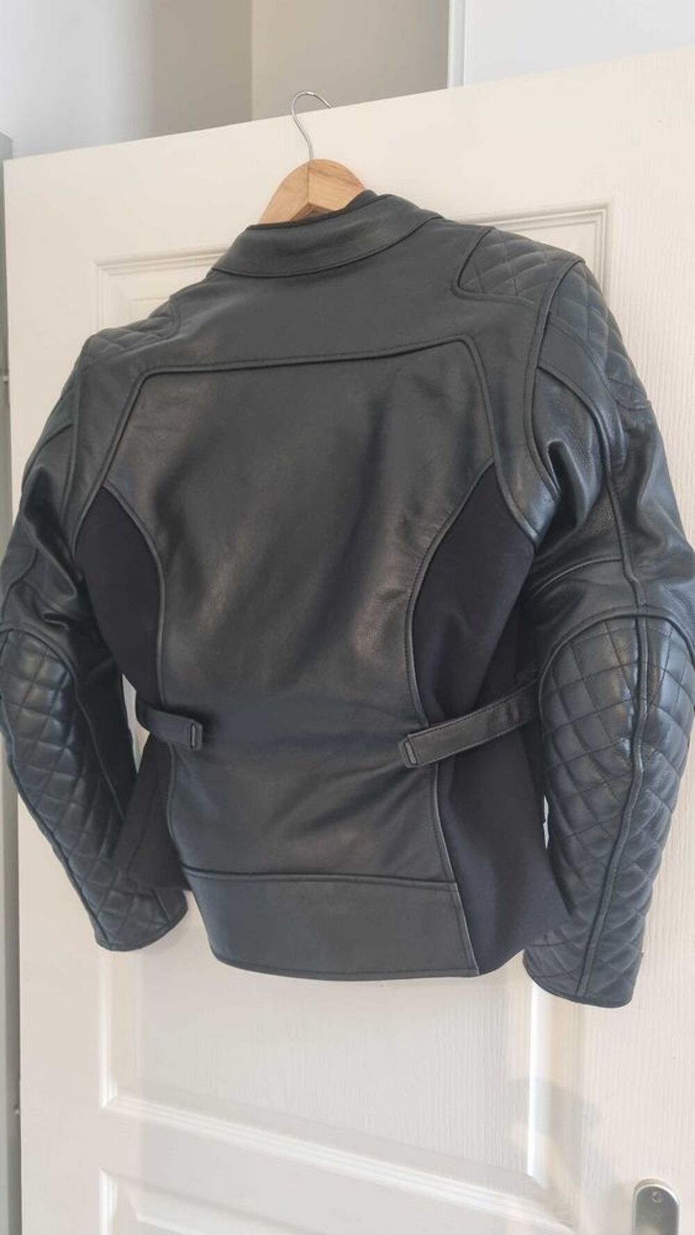 Un lot de tenue de moto femme Sports