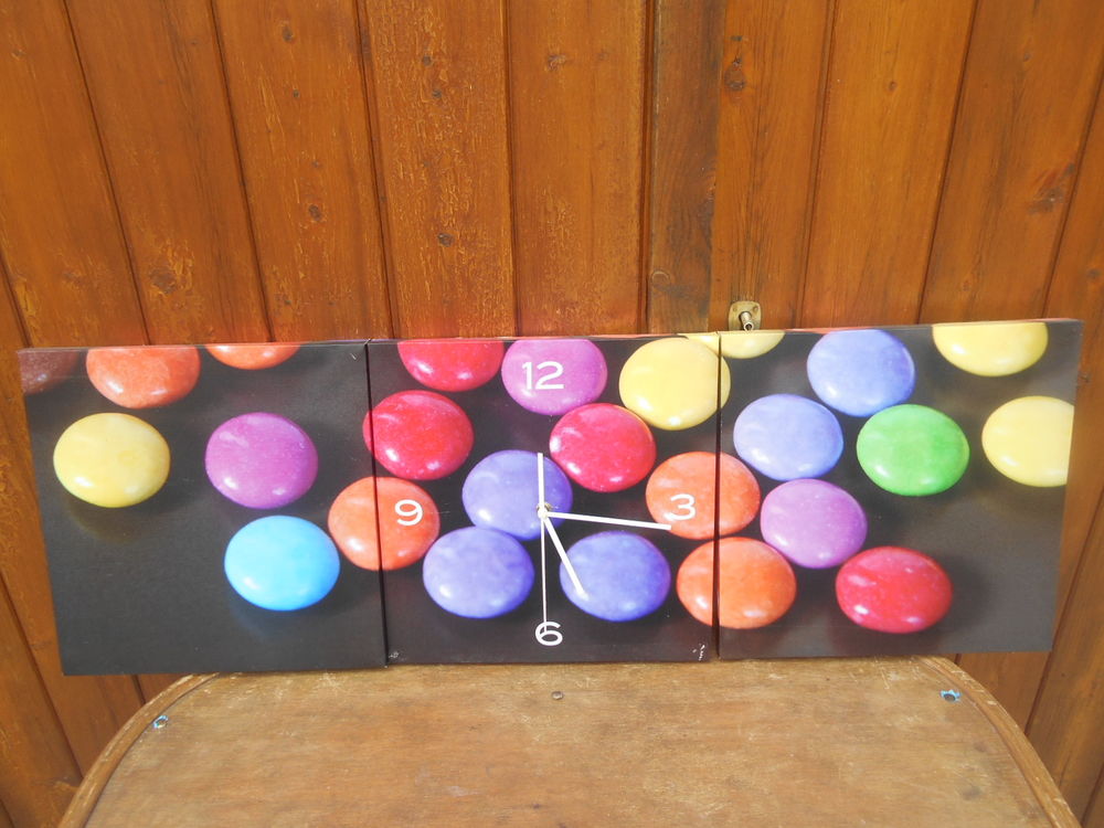 HORLOGE MURALE SUR TOILE IMPRIMEE " style Smarties " Décoration
