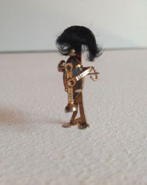 BROCHE INSTRUMENTISTE HAUTEUR 3,5cm Envoi Possible
2 Tr�gunc (29)