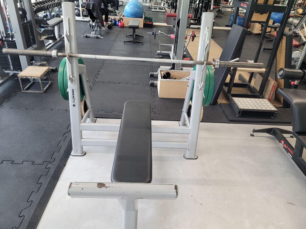 Banc de d&eacute;velopp&eacute; couch&eacute;. Sports