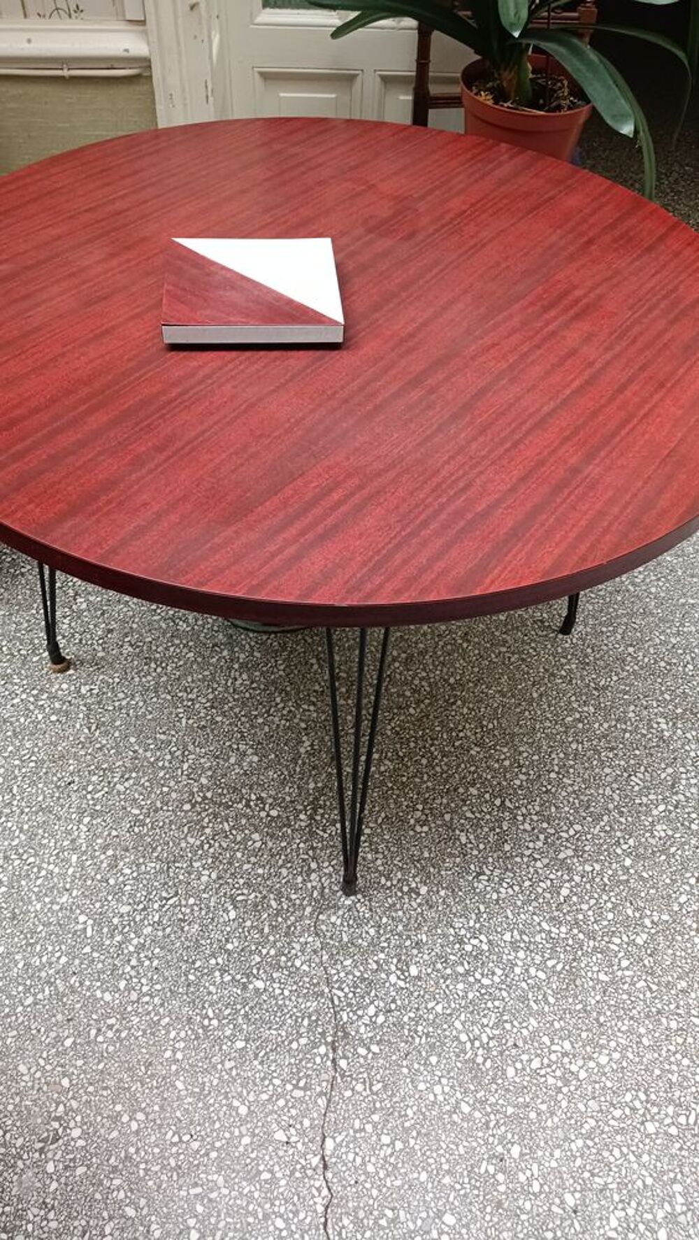 Table formica vintage pieds Eiffel ronde Meubles