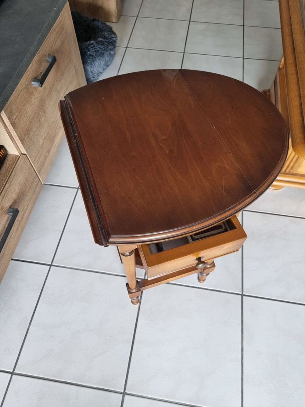 PETITE TABLE DE SALON Meubles