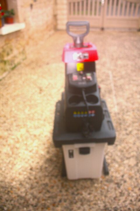 Broyeur de v�g�taux �lectrique 150 Branne (33)