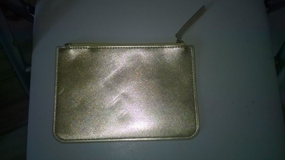 Pochette De Soiree Dor&eacute;e Neuve
El&eacute;gante pochette de soir&eacute;e Maroquinerie
