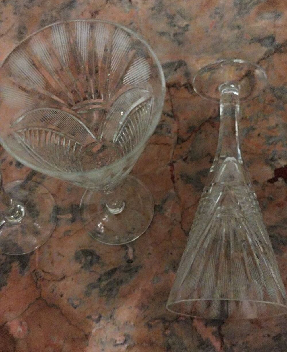 3 verres &agrave; pied &agrave; eau, cocktail ou champagne cristal taill&eacute; Cuisine