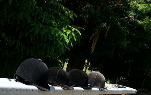 4 bombes capes �quitation tr�s bon �tat 39 Saint-Clair-sur-Galaure (38)