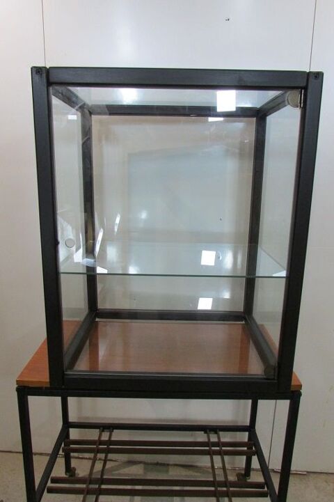 Vitrine toutes faces ancienne 230 Albi (81)
