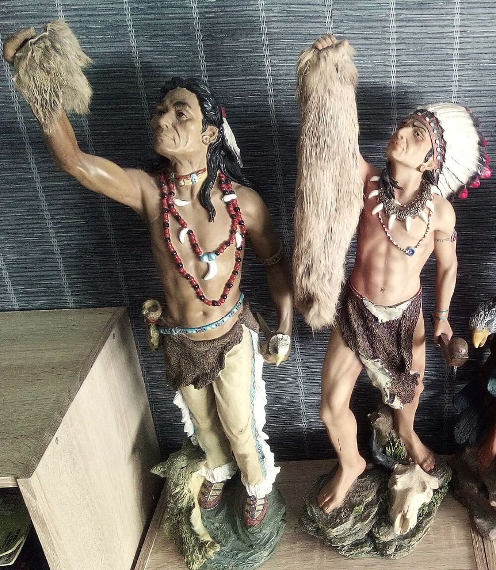 2 Grandes statues am&eacute;rindiens indiens avec f&ecirc;lures Décoration