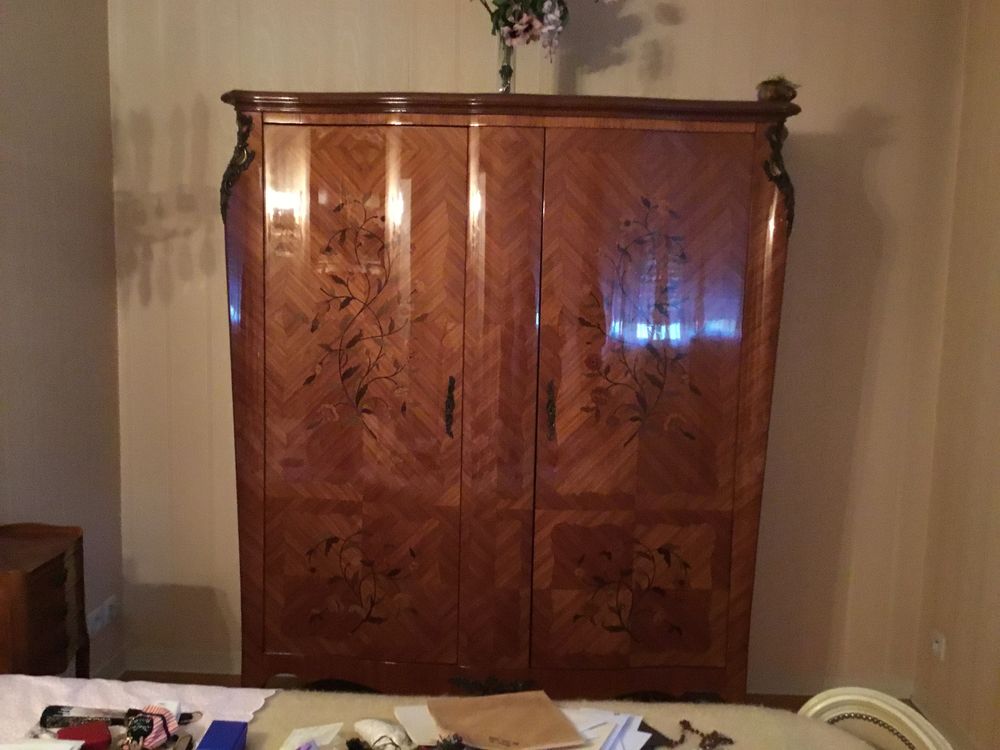 belle armoire en bois de rose Meubles