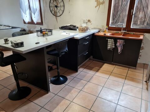 A saisir 
Cuisine �quip�e avec �lot central 3500 Mauvezin (65)