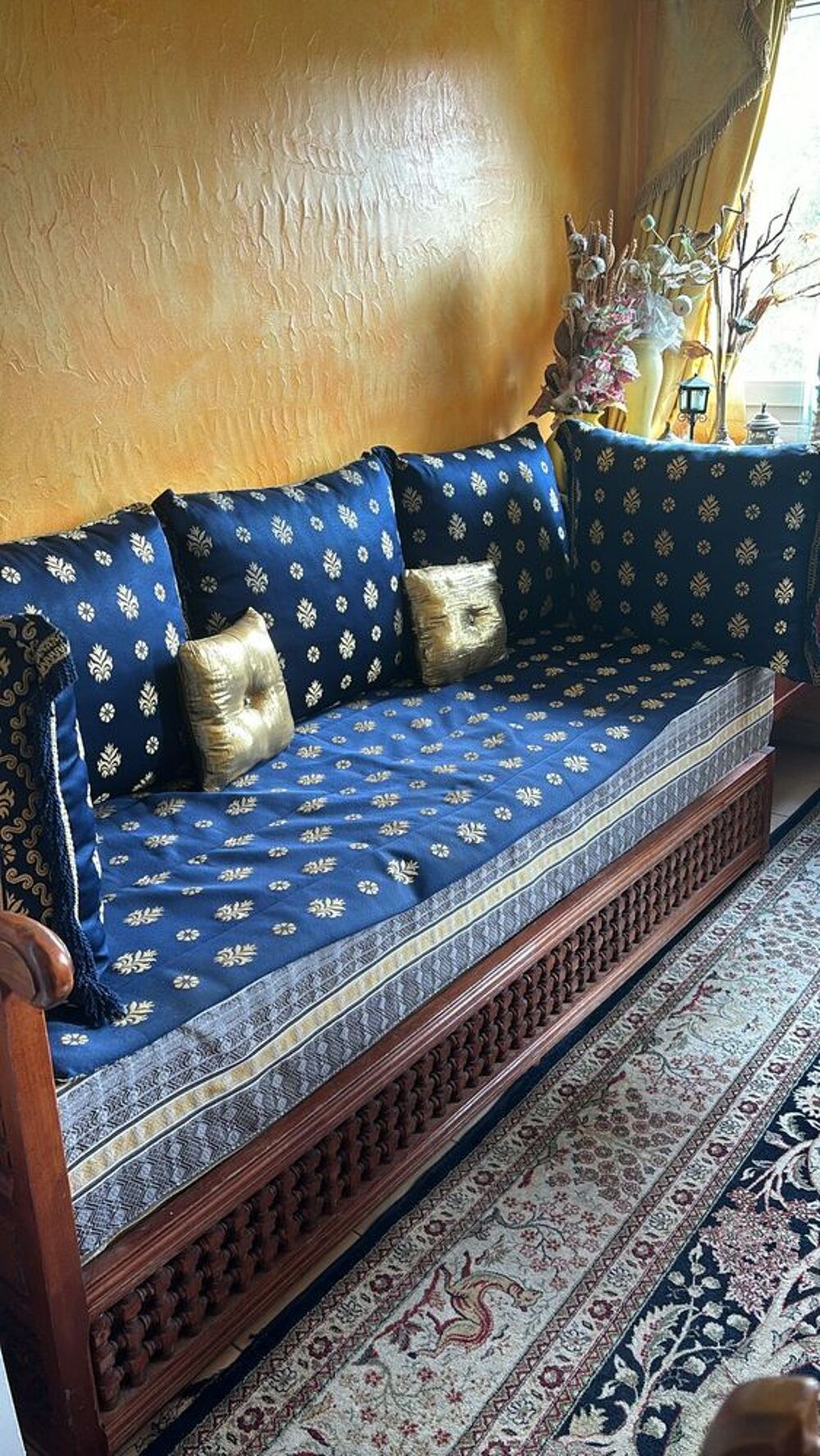 salon marocain complet bleu et dor&eacute; Décoration